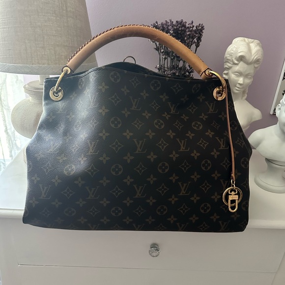 Louis Vuitton Handbags - Louis Vuitton Artsy Black and Tan Shoulder Bag with Monogram